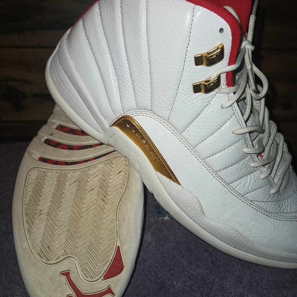 Men's Air Jordan - Picture 3 of 4